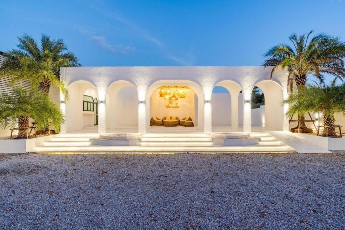 Malaga, Luxe Pool Villa Pattaya