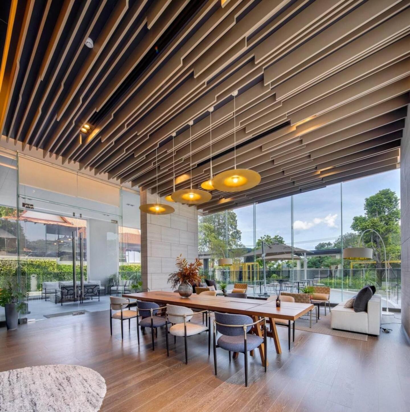 Sea View Luxury Amenities Apartment *