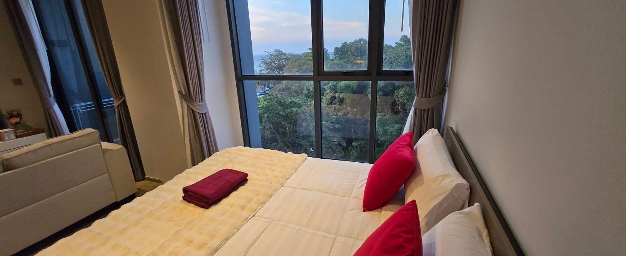 Sea View Luxury Amenities Apartment Pattaya