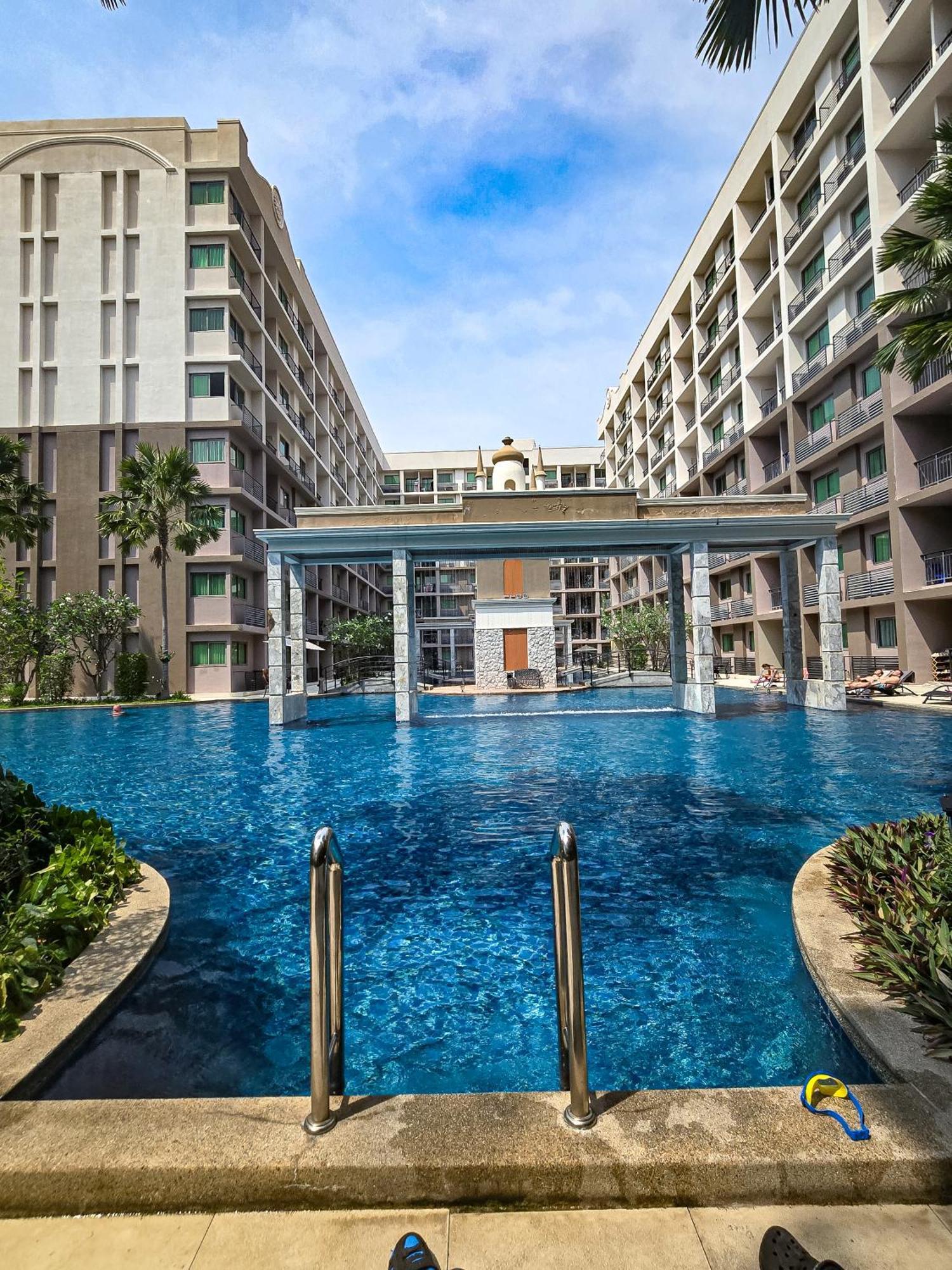 Luxury Living With Grand Pool Pattaya