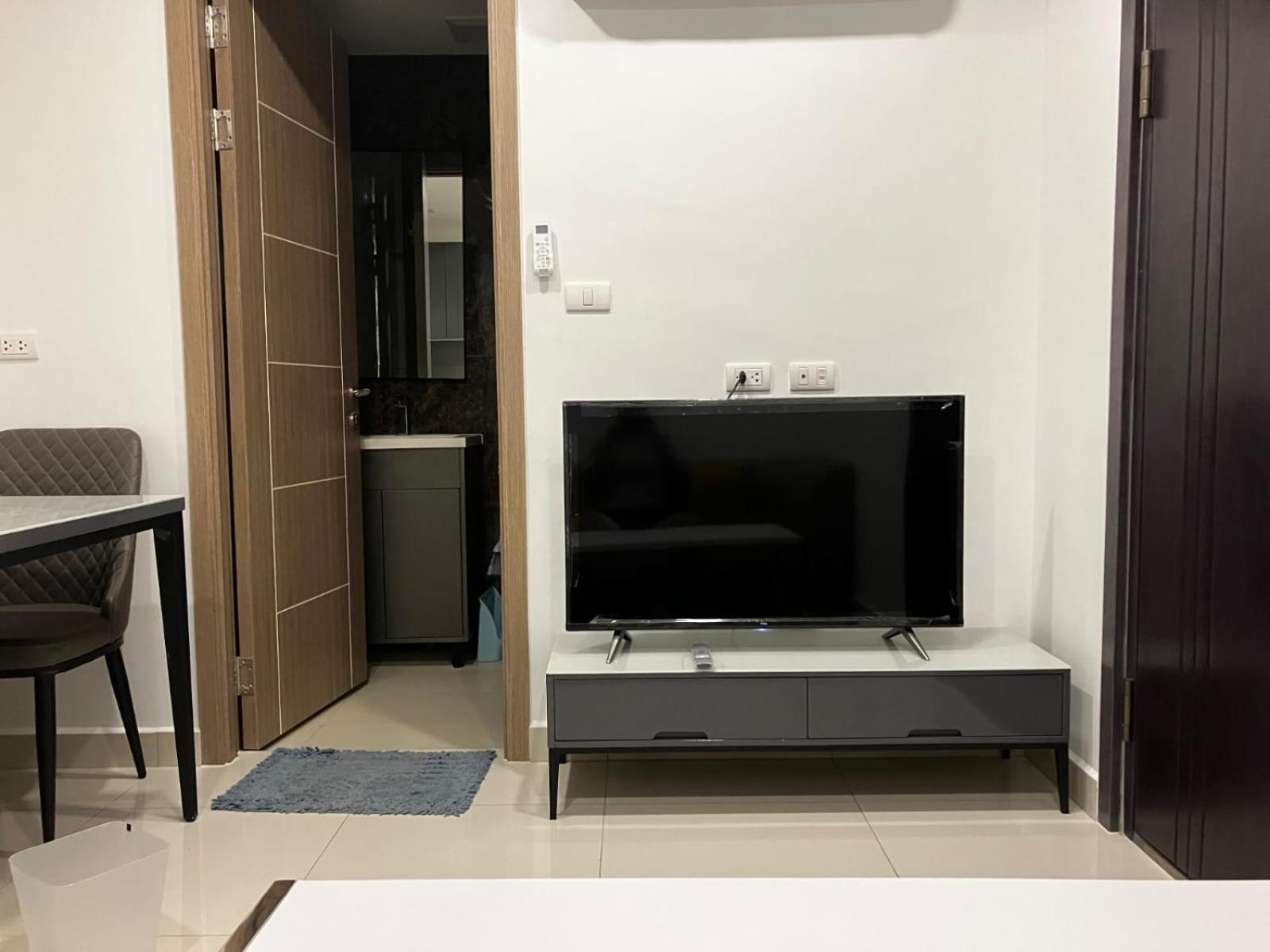 Luxury Living With Grand Pool Apartment