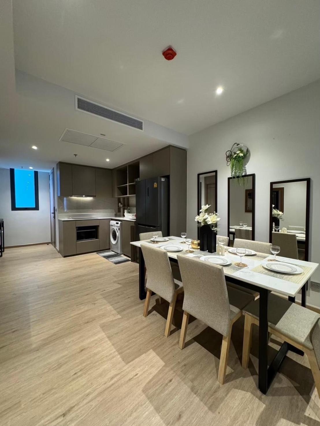 Luxury 2 Bed Sea View - Excellent Location Apartment