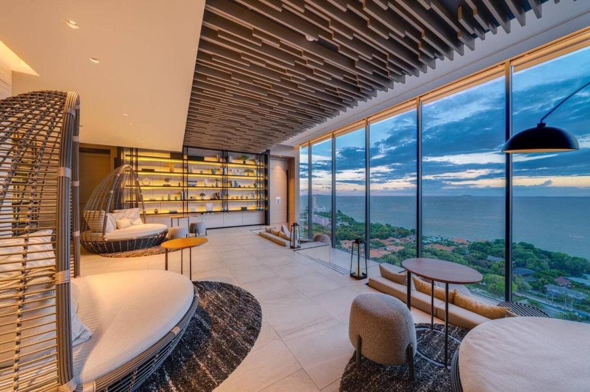 Luxury 2 Bed Sea View - Excellent Location Apartment Pattaya