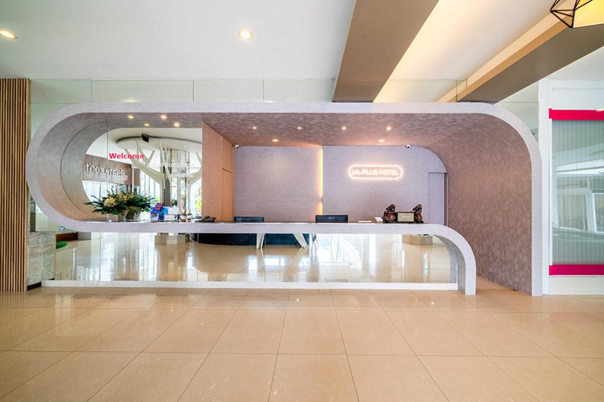 Apartment Dancenter Luxury Underwater World Pattaya