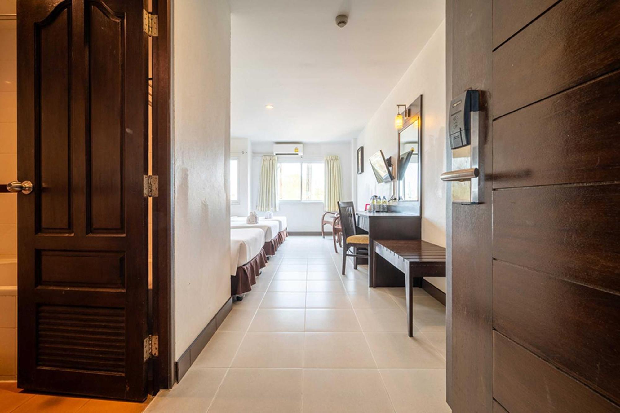 Dancenter Luxury Underwater World Apartment Pattaya