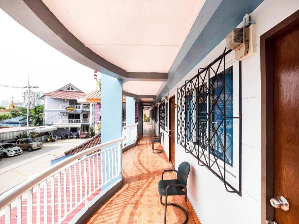 Oyo 1157 Ploy Pailin Place Hotel