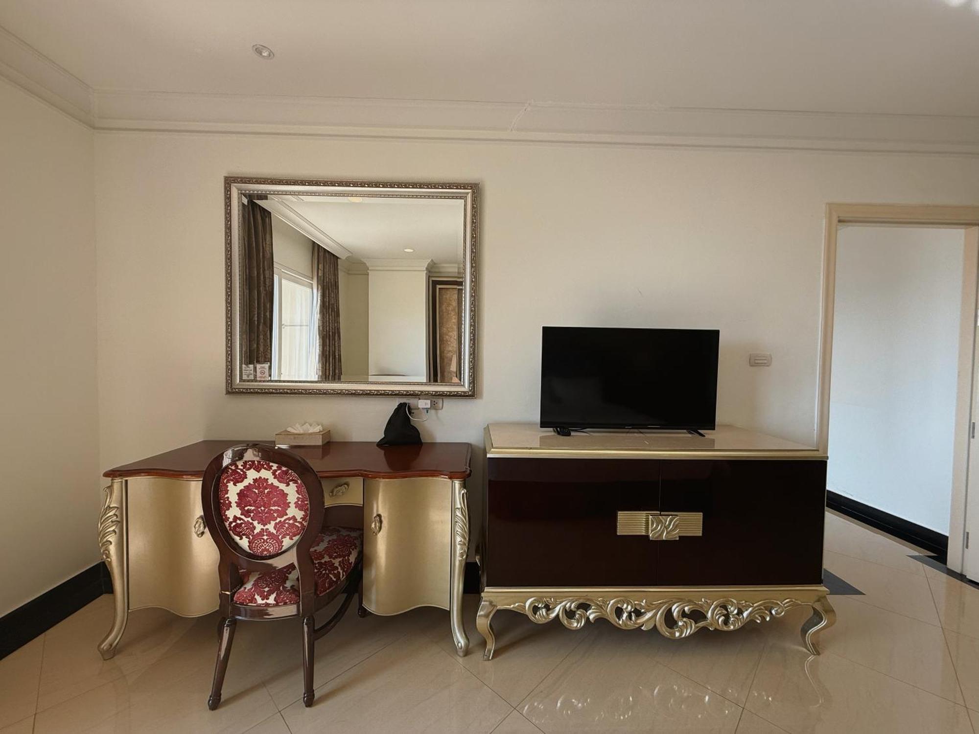 Hotel Lk Kk