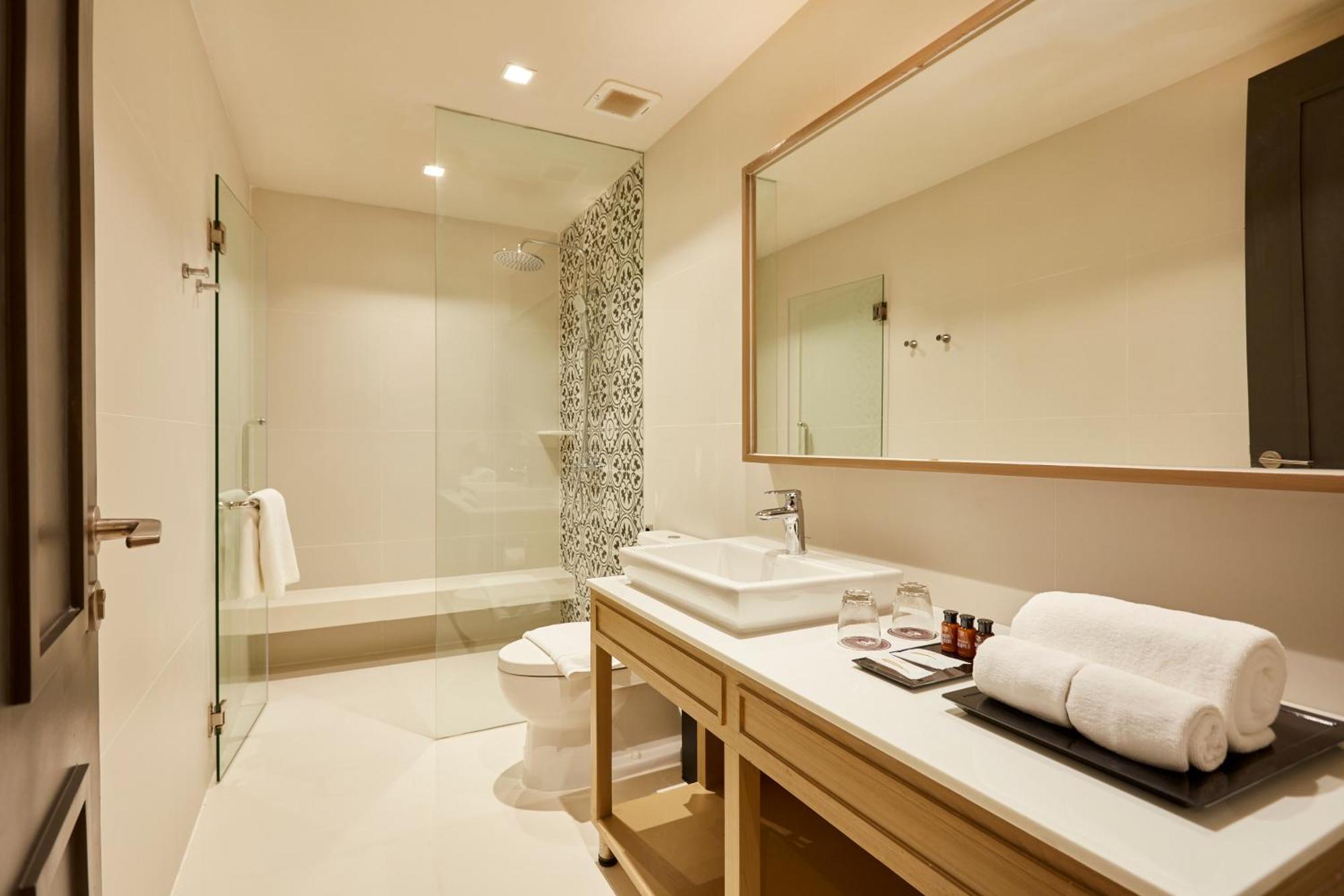 Hotel Health Land & 5*