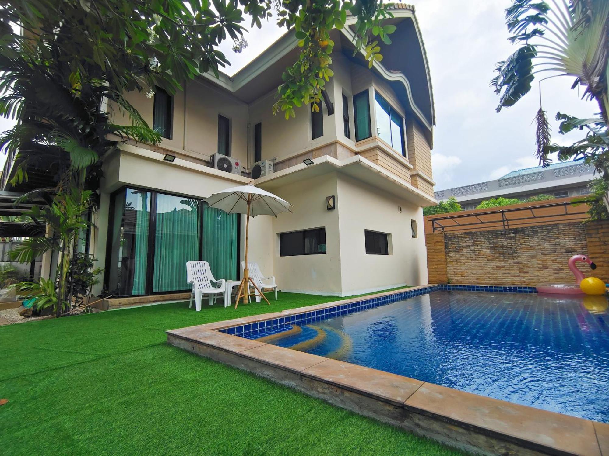 Baan Natcha Pool Center