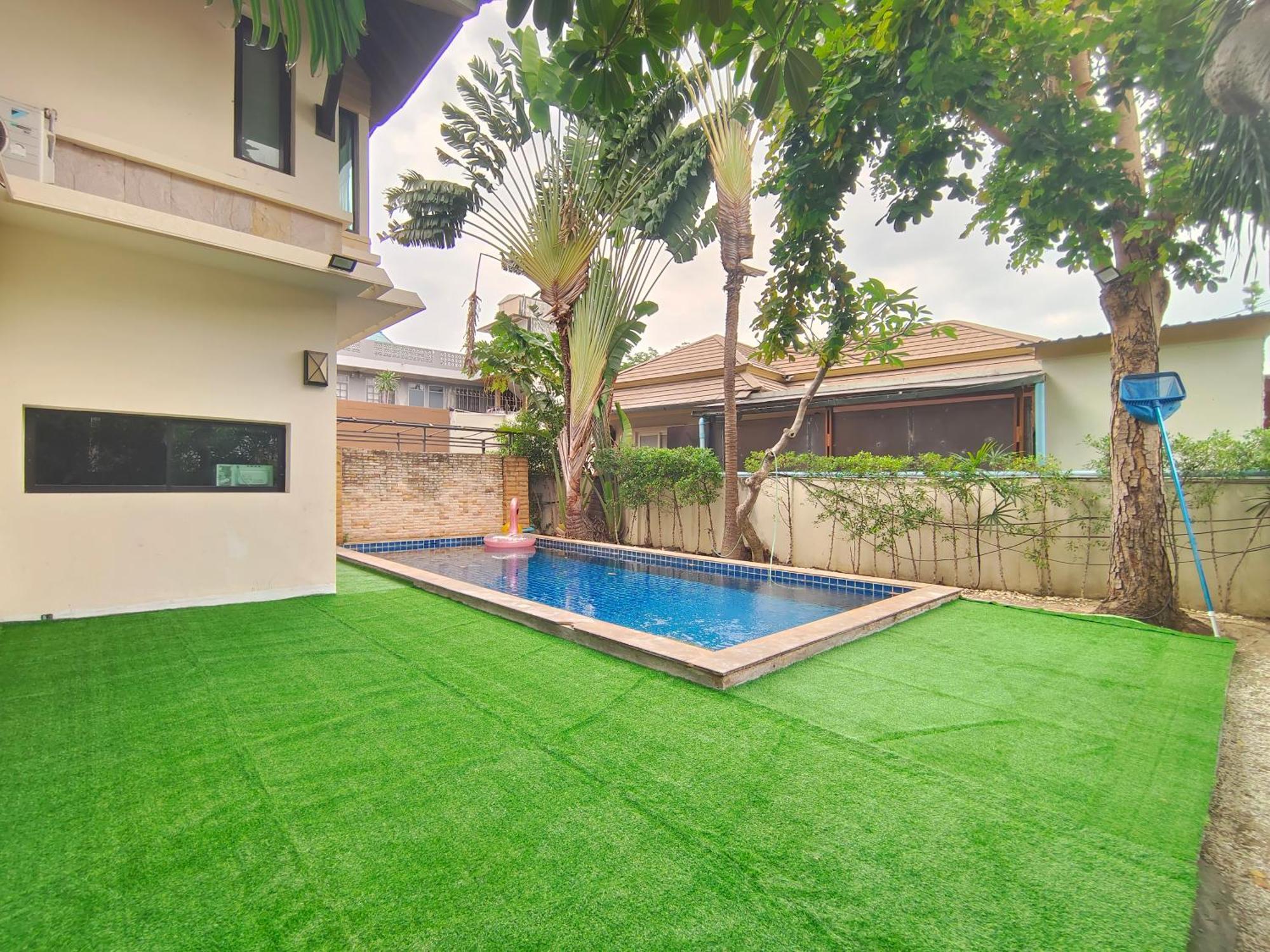 Baan Natcha Pool Center Pattaya