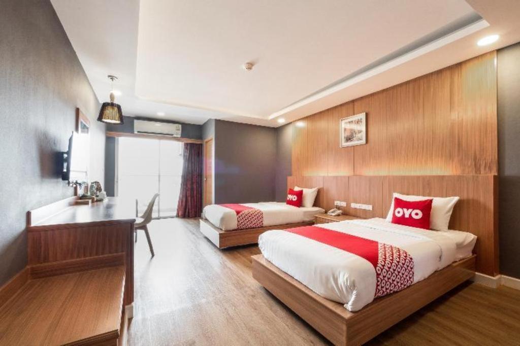 Oyo 1126 Curve Boutique Hotel 3*