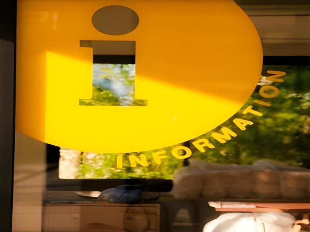 Yellow Moon Hotel