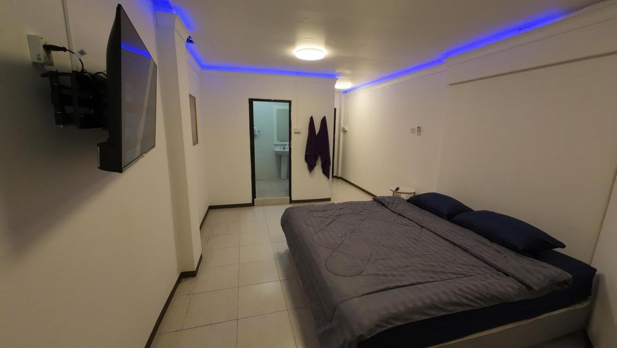 W33d Gallery Guest house Pattaya