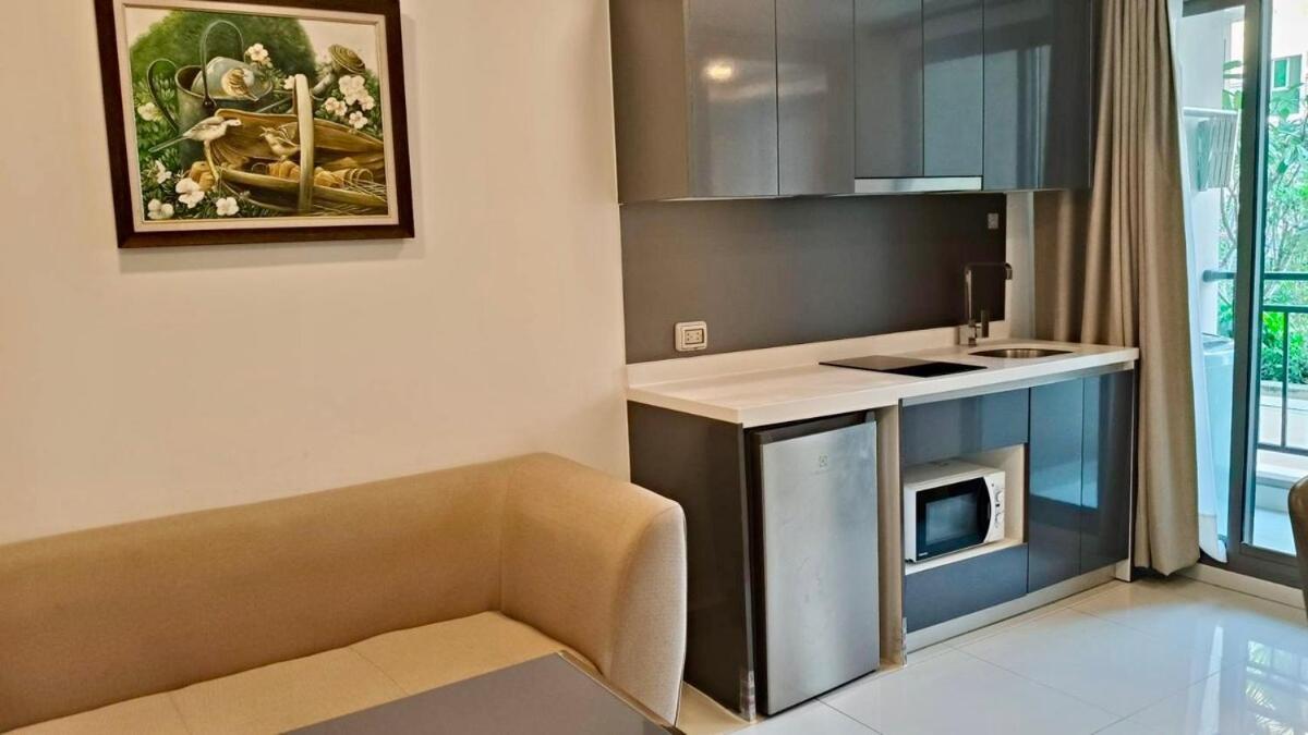 Apartment Pool Access Near And Town Pattaya