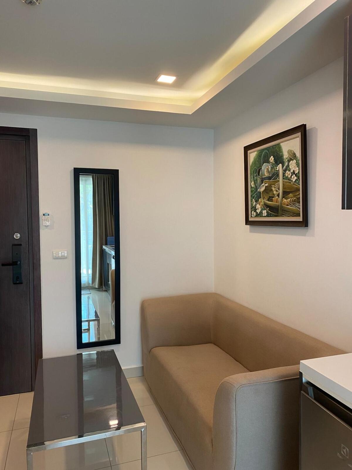 Pool Access Near And Town Apartment Pattaya