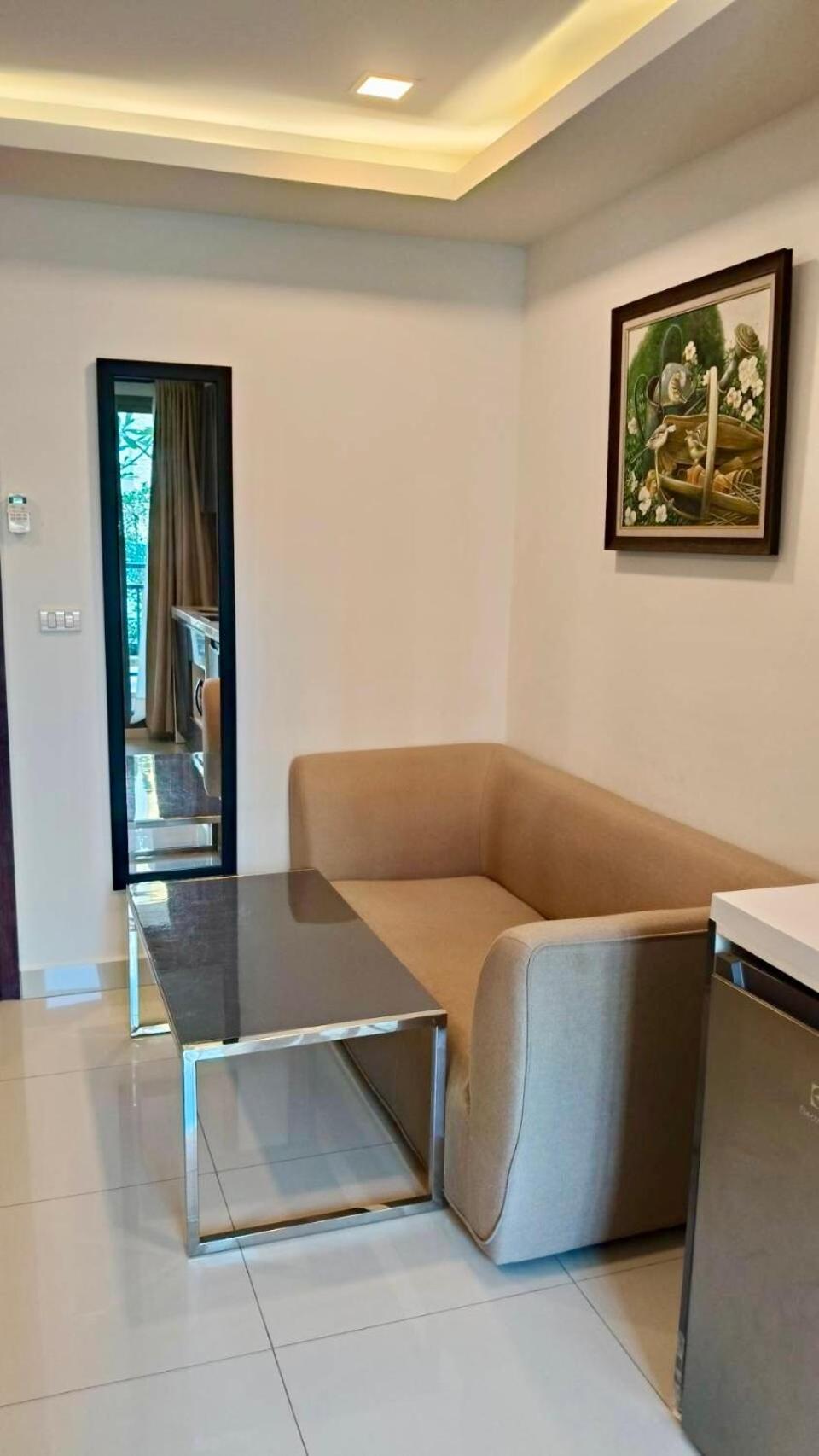 Apartment Pool Access Near And Town