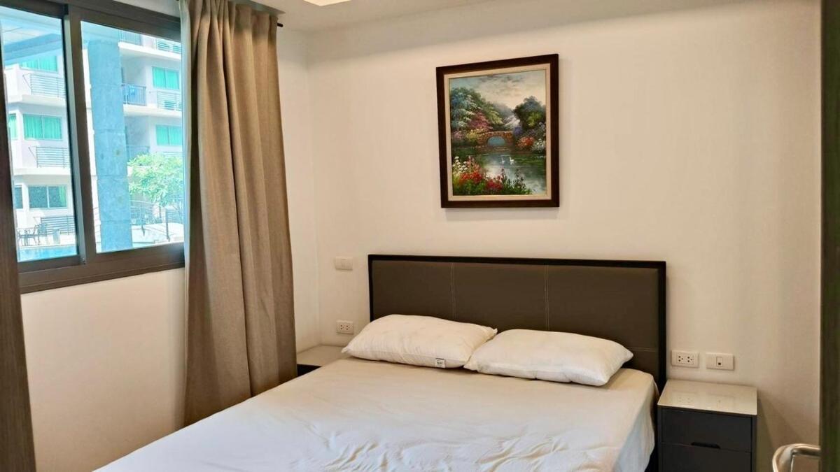 Pool Access Near And Town Apartment *