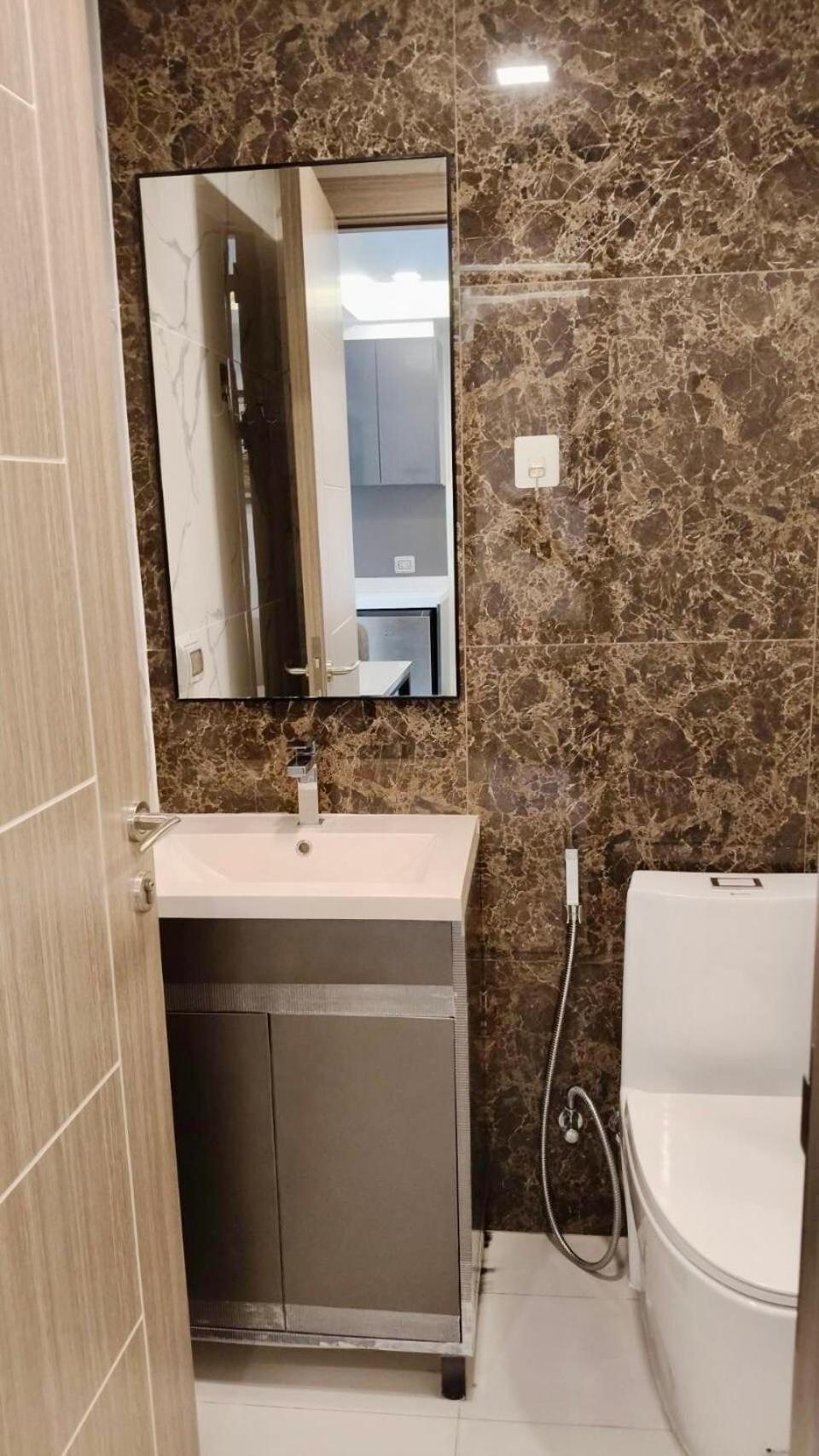 Pool Access Near And Town Apartment Pattaya