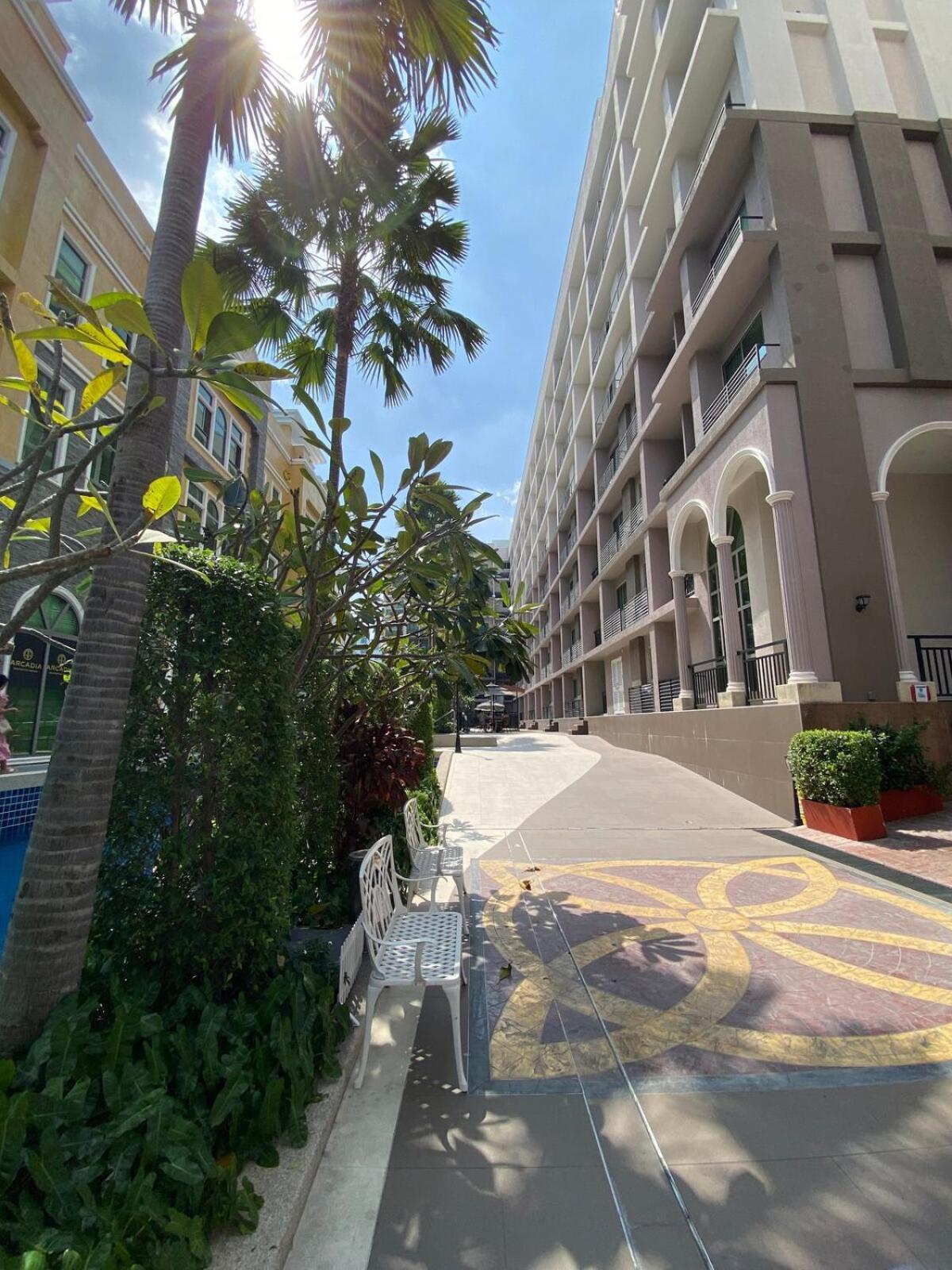 Pool Access Near And Town * Pattaya