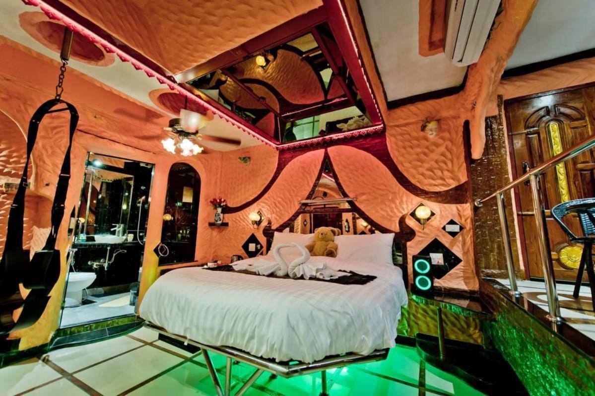 Penthouse Hotel 3*
