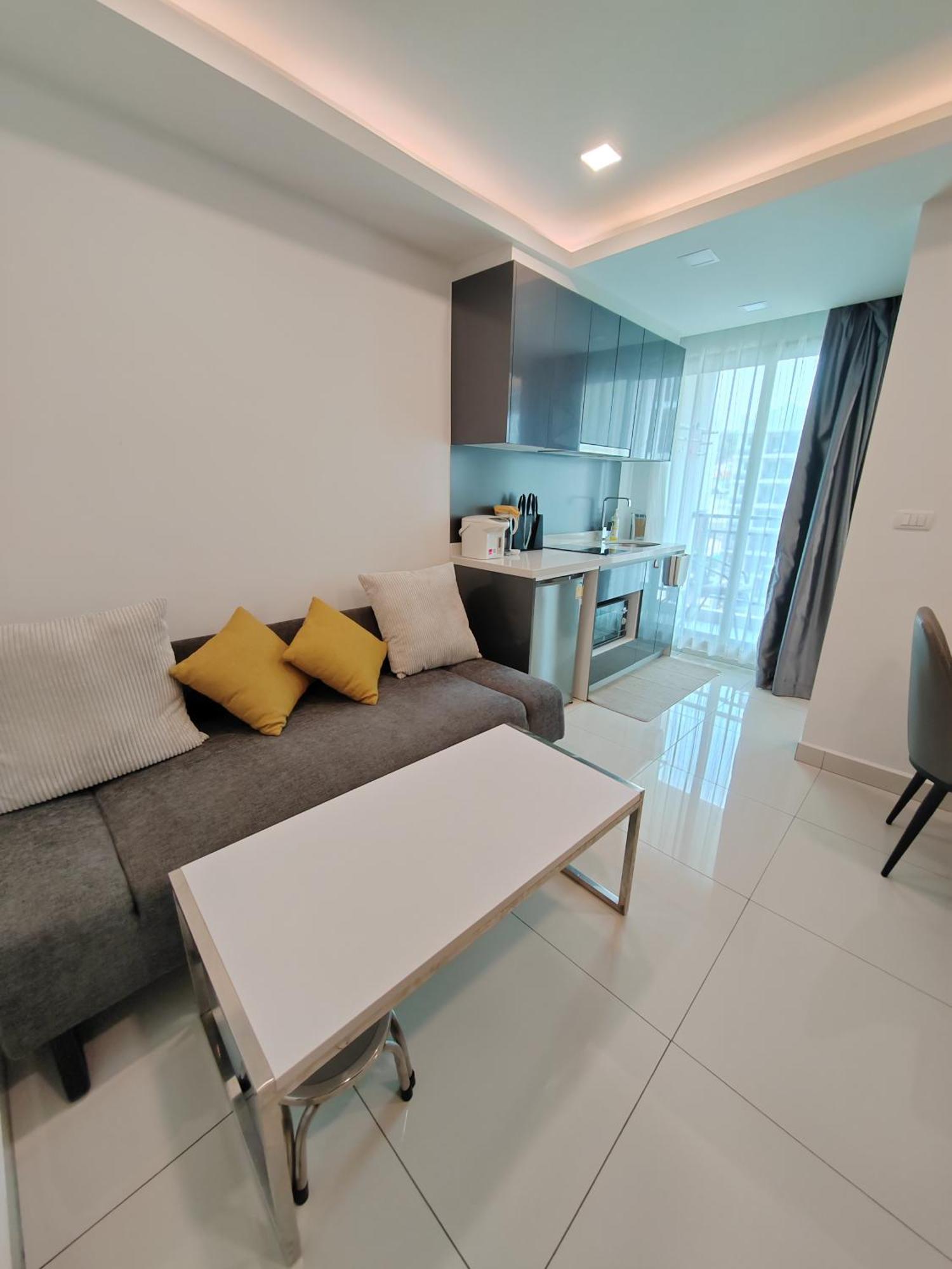 1 Bedroom Arcadia Continental Apartment *