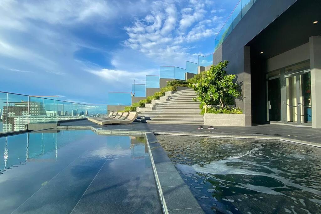 Edge Sky Aparthotel 4*