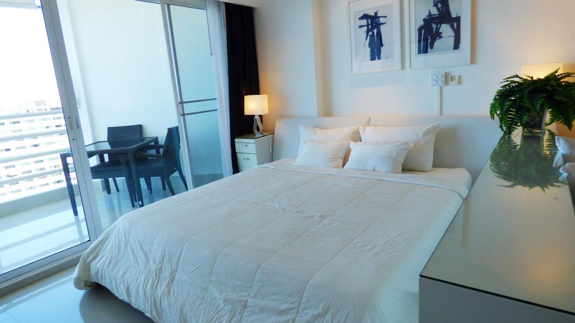 Beautiful Sea View Front Apartment