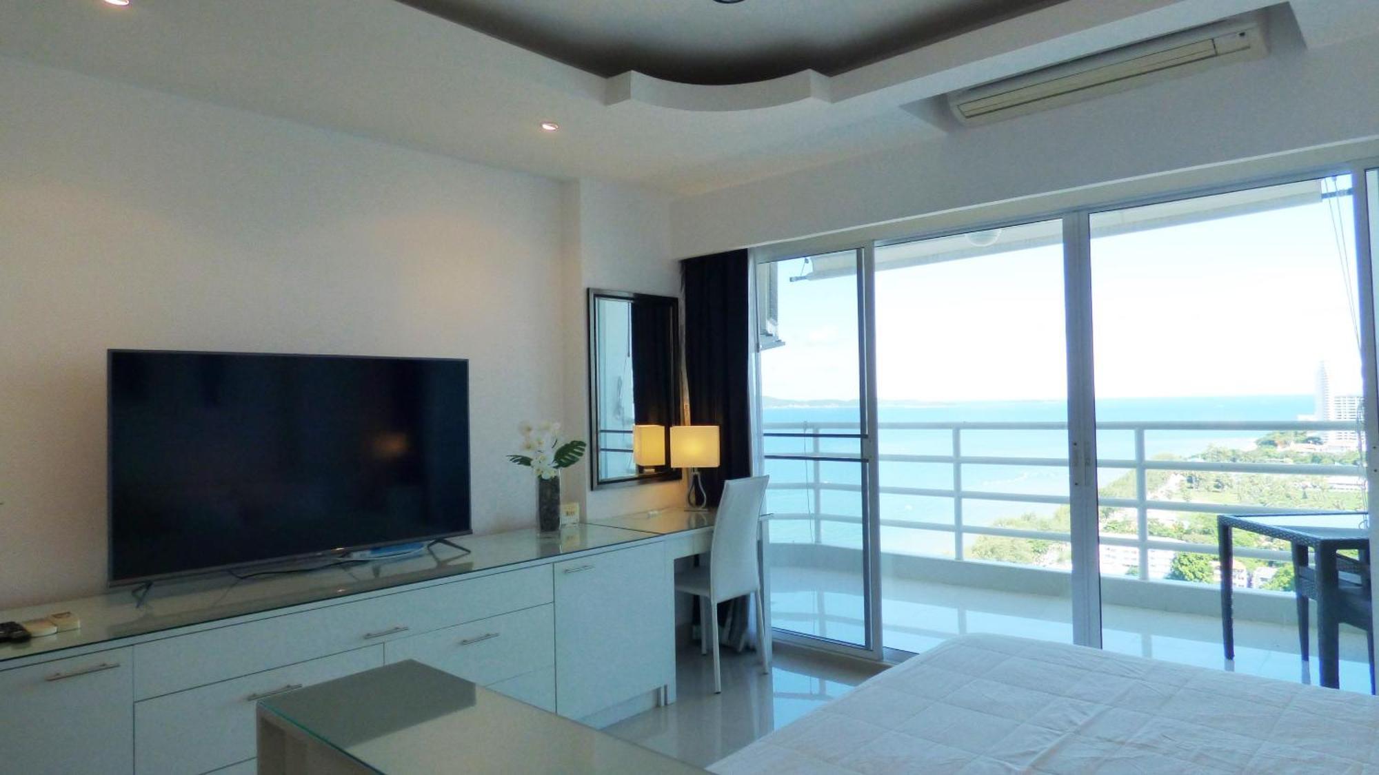 Beautiful Sea View Front Apartment *