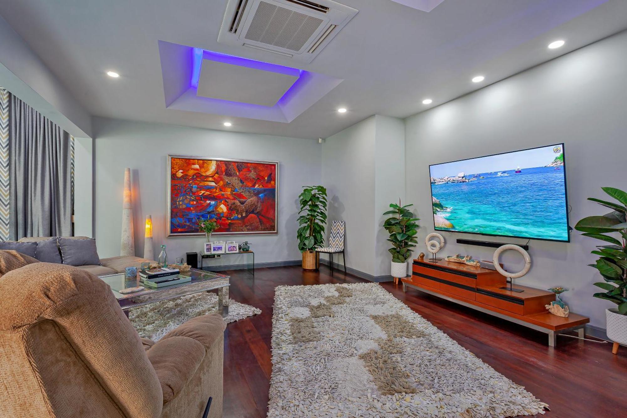 Angels-villa-pattaya-near-walking-street-4bed-8-people Villa *
