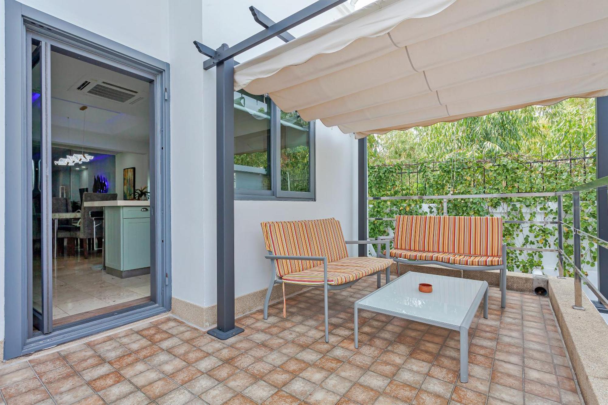 Angels-villa-pattaya-near-walking-street-4bed-8-people