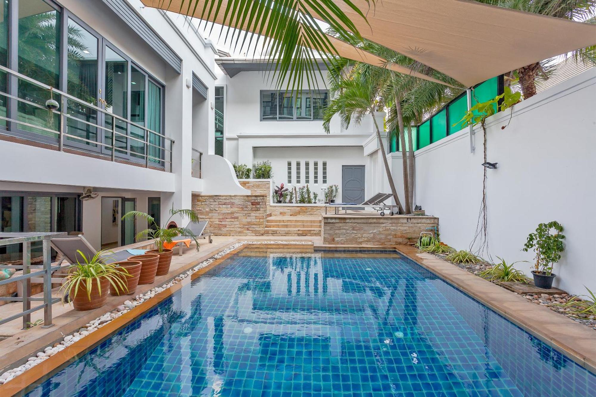 Angels-villa-pattaya-near-walking-street-4bed-8-people Villa *