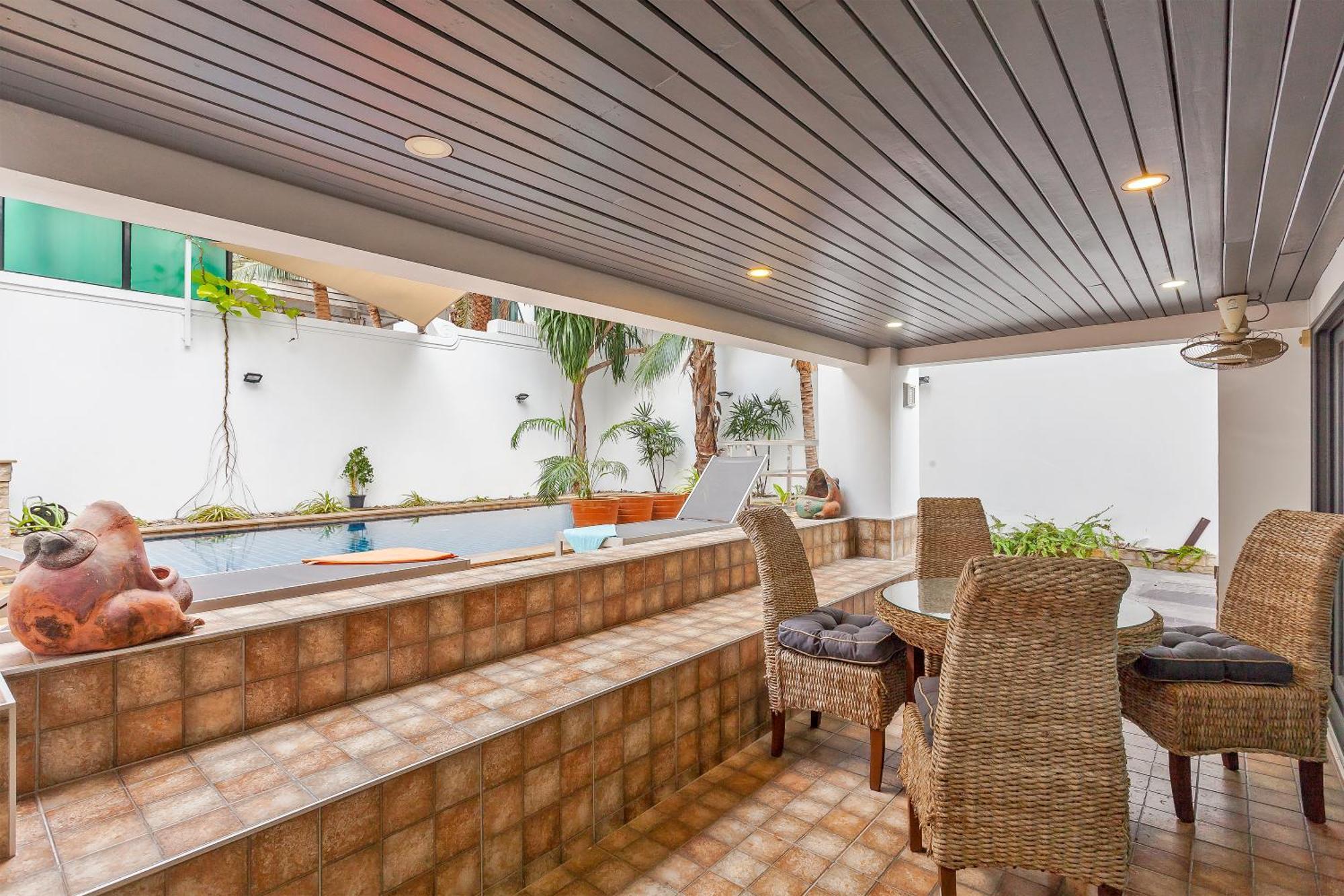 Angels-villa-pattaya-near-walking-street-4bed-8-people Villa *