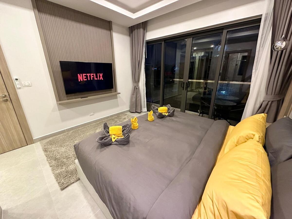 Super Luxury 3 Bedroom Private Pool With Jacuzzi, Near 711, 10 Minutes To Walking Street And - Mt8 Pattaya