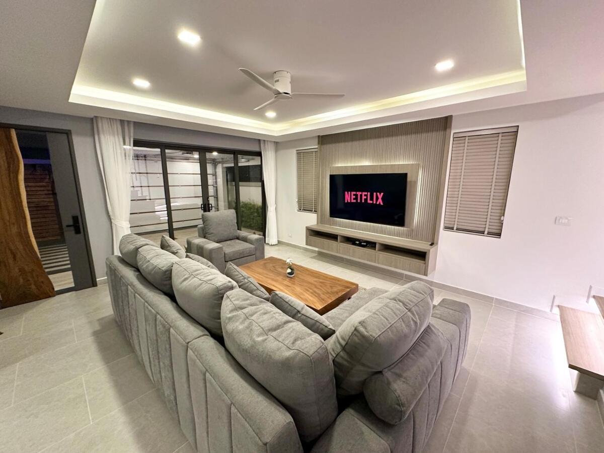 Villa Super Luxury 3 Bedroom Private Pool With Jacuzzi, Near 711, 10 Minutes To Walking Street And - Mt8