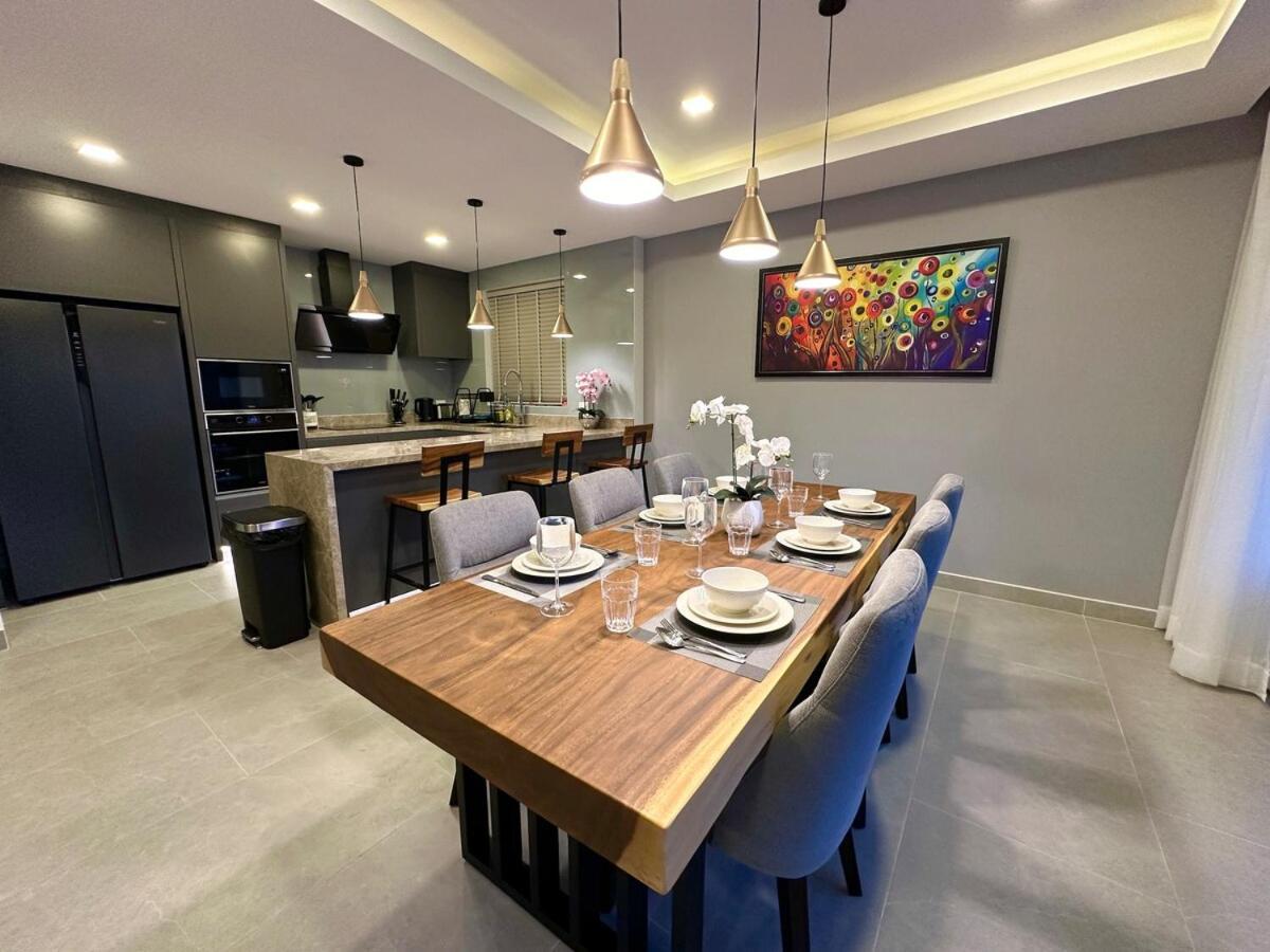 Villa Super Luxury 3 Bedroom Private Pool With Jacuzzi, Near 711, 10 Minutes To Walking Street And - Mt8