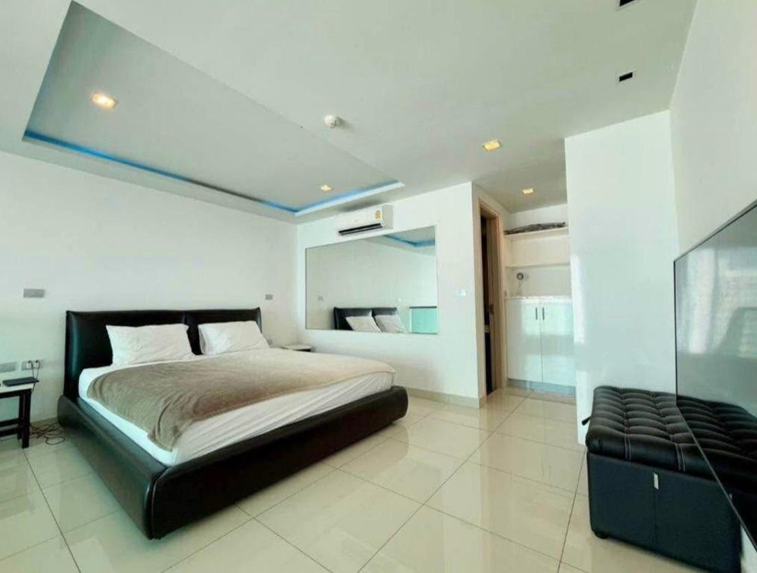 Apartment Beachfront Rooftop Pool Escape Pattaya