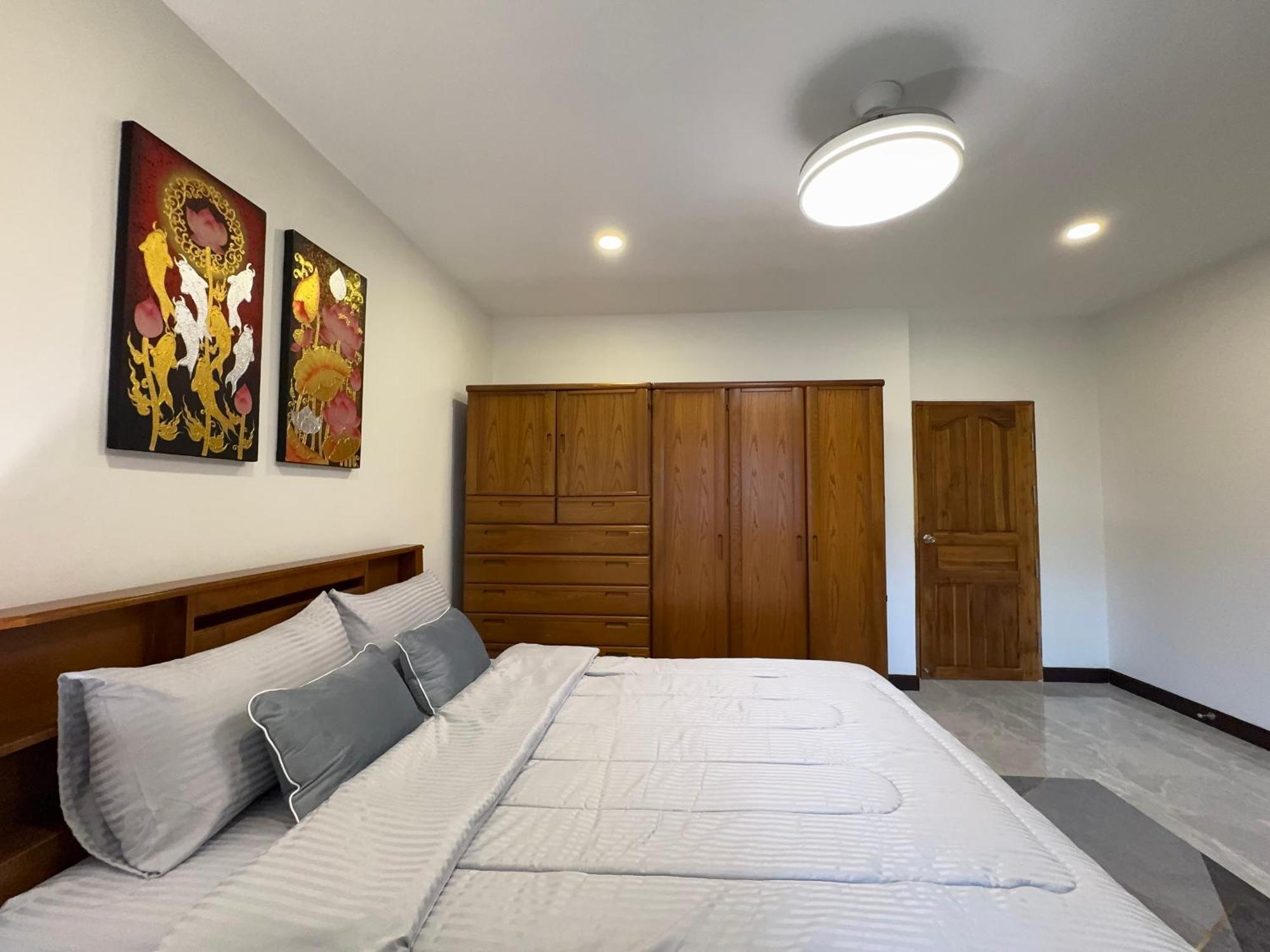Book Now!! 800 Meters To Beach,