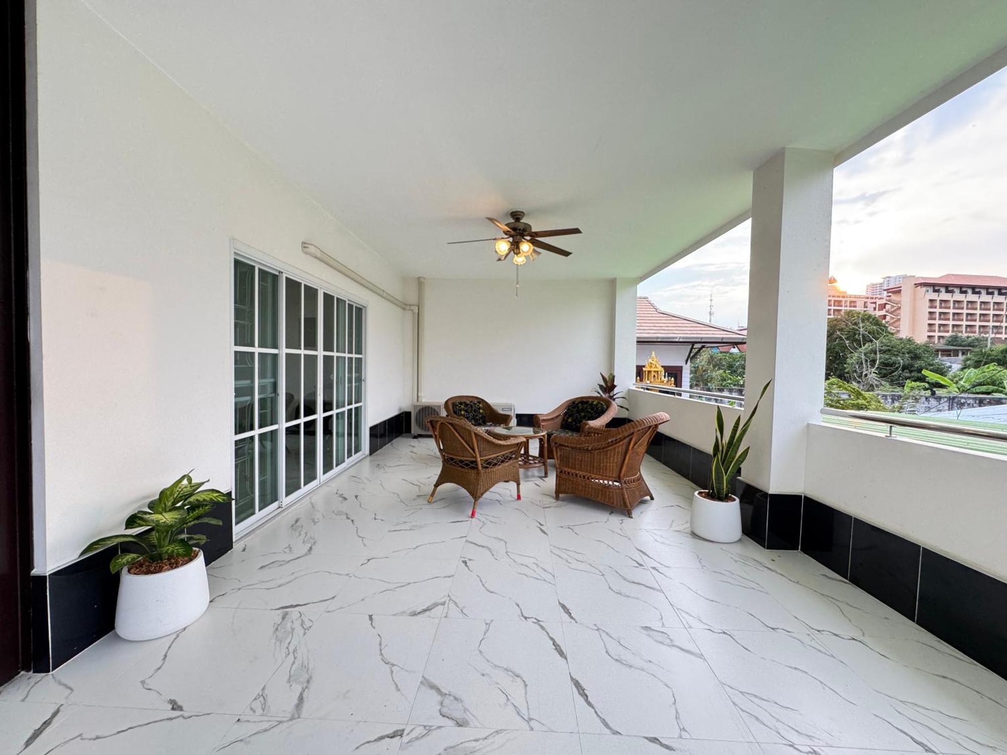 Book Now!! 800 Meters To Beach,