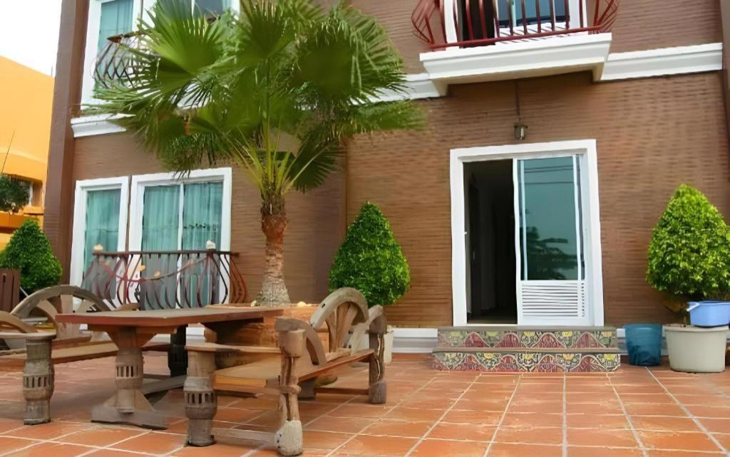 Red Balcony Pattaya