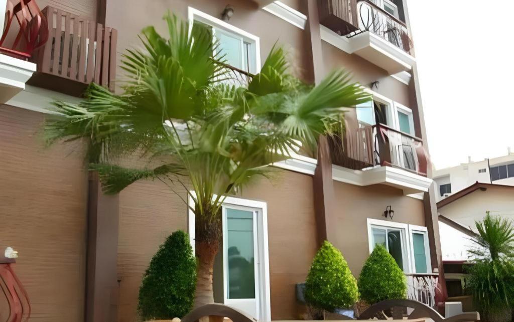 Hotel Red Balcony