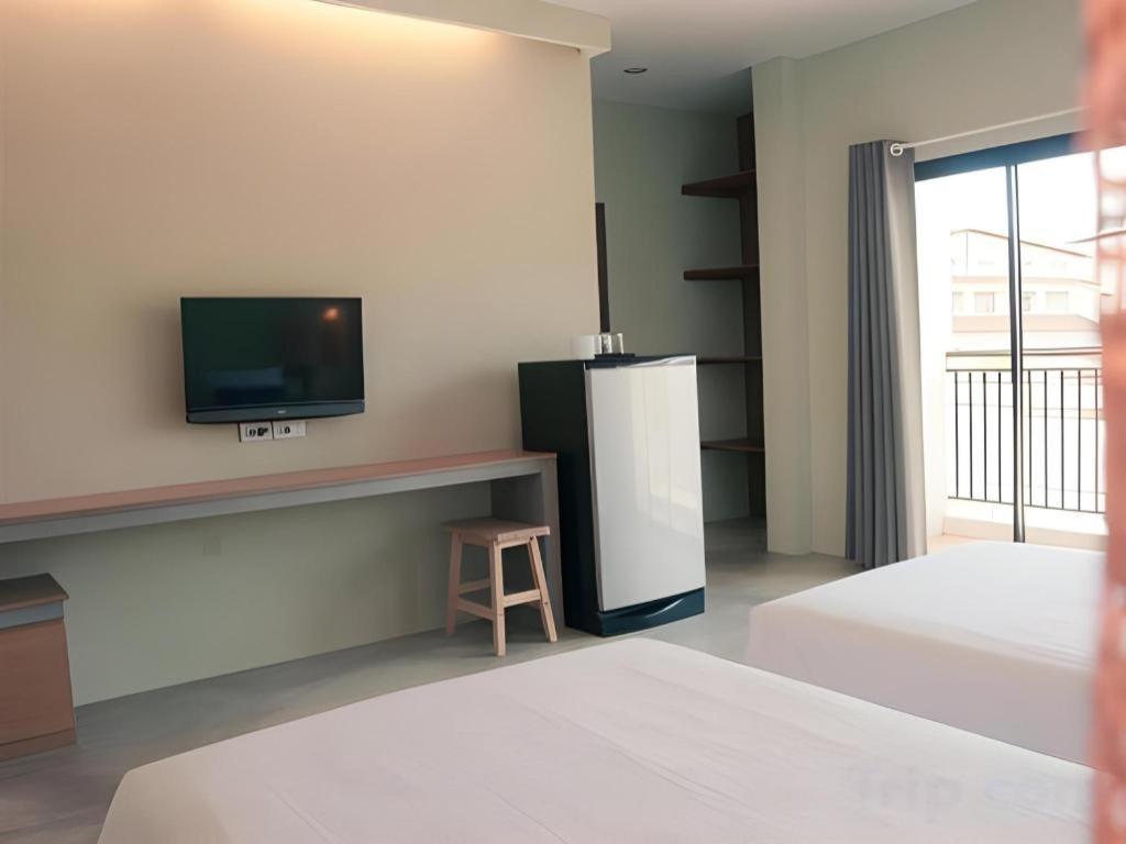 Yellow Moon Hotel