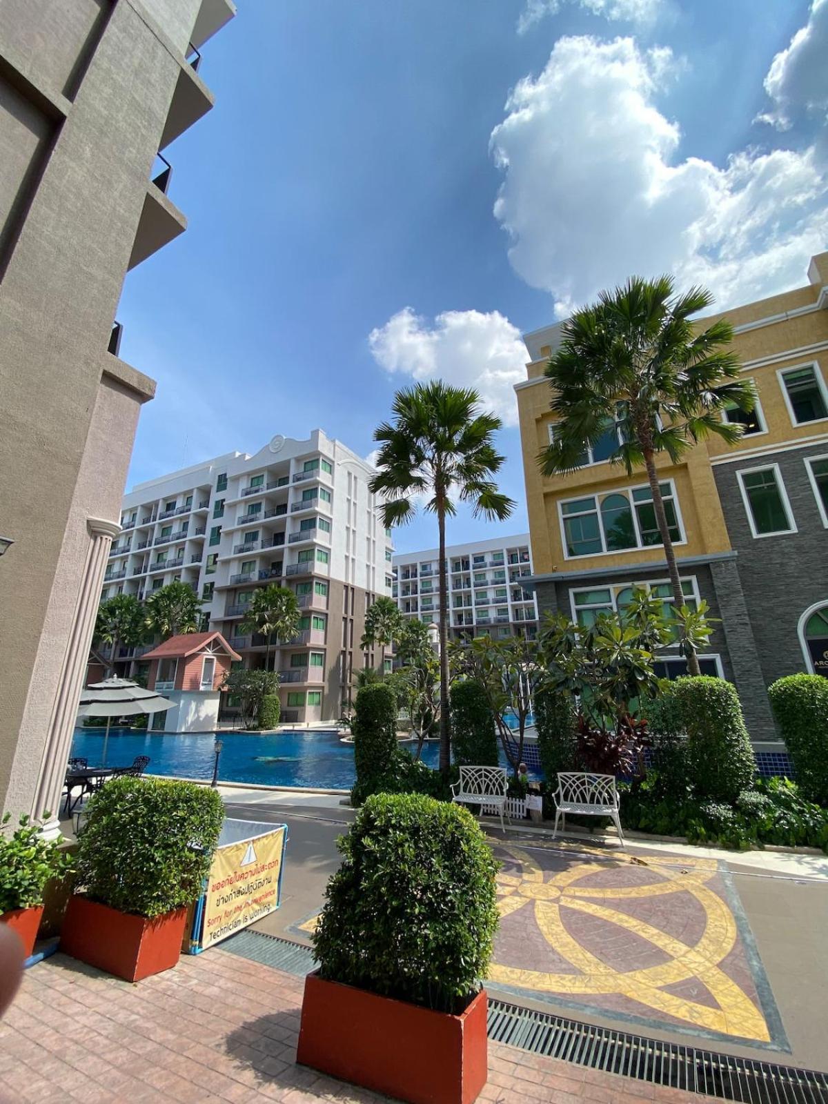 Comfort In The Water Park *