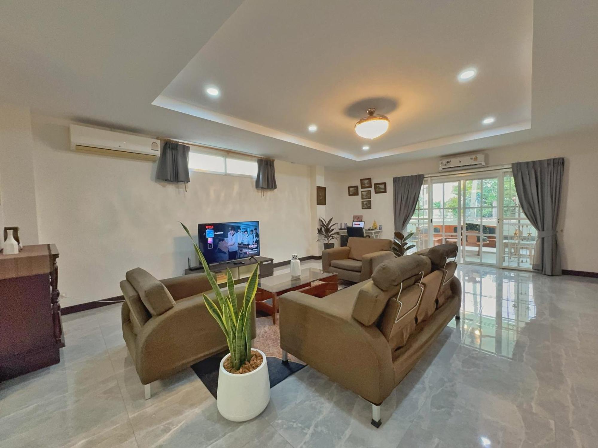Book Now!! 800 Meters To Beach, Pattaya