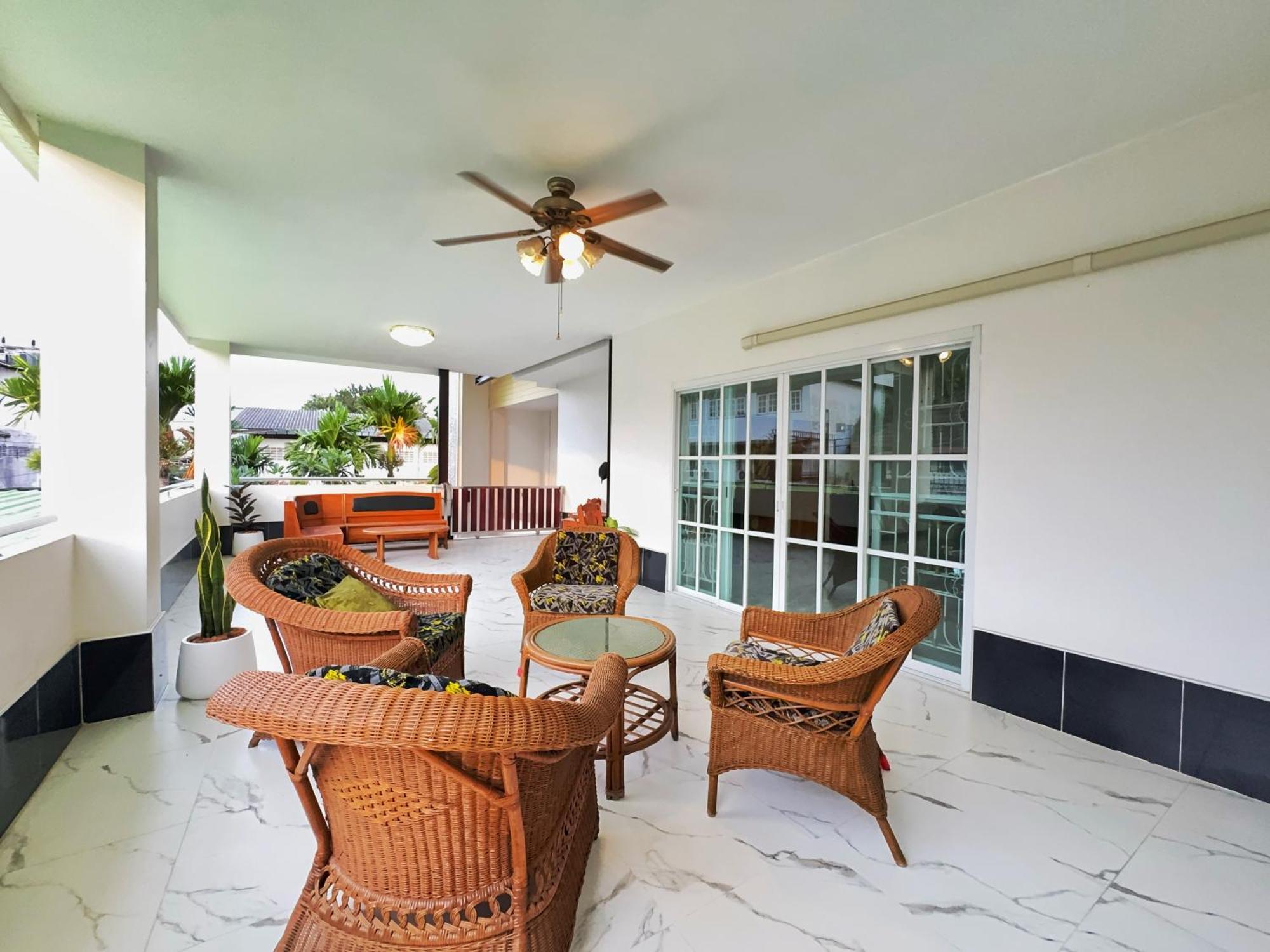 Book Now!! 800 Meters To Beach,