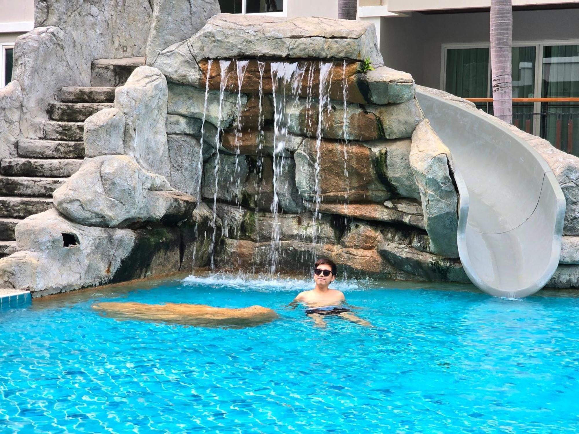 Welcome World Beachfront Hotel