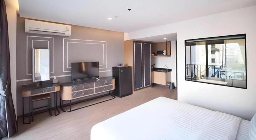 Sleep With Me Pattaya