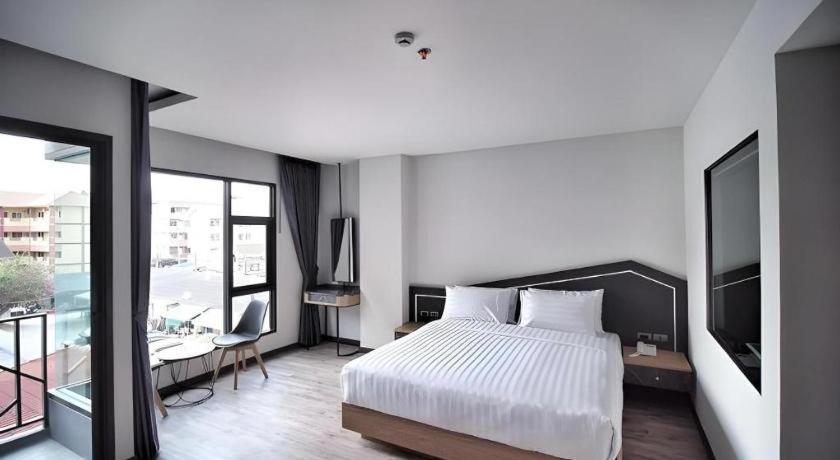 Hotel Sleep With Me