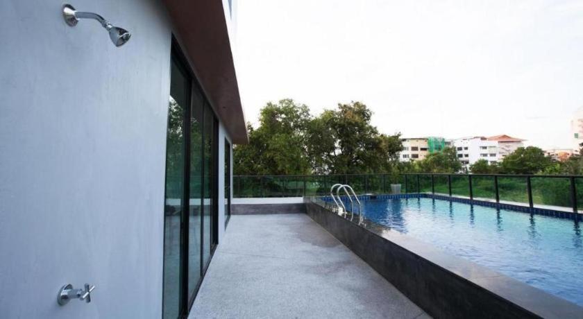 B2 South Premier Hotel