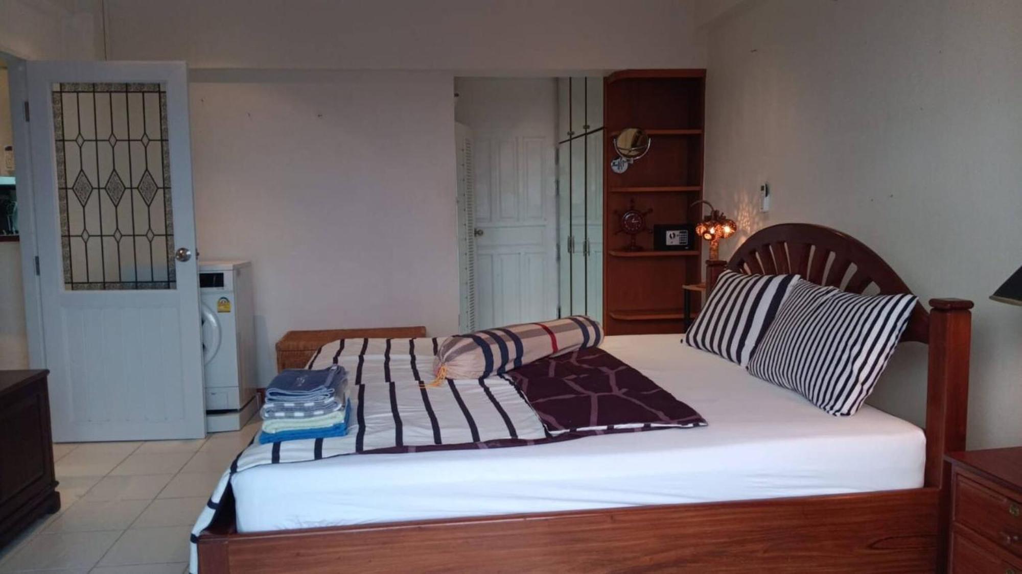 Sombat Seaview 1 Bedroom Apartment