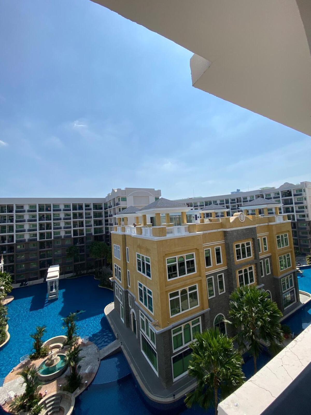 Apartment Compact In Wonderful Pool